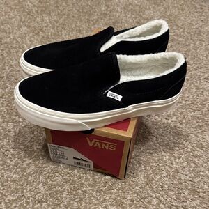 Vans Classic Slip-On in Black Suede w/ Cozy Sherpa Lined size 5.5 in women’s